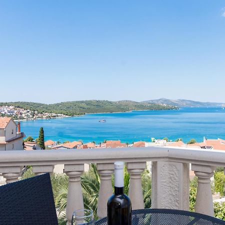 Apartments Bisera Трогир Экстерьер фото
