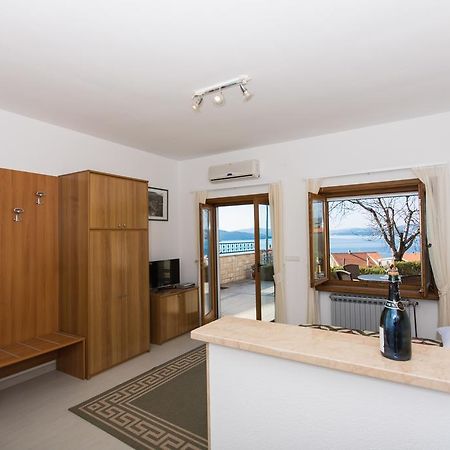 Apartments Bisera Трогир Экстерьер фото