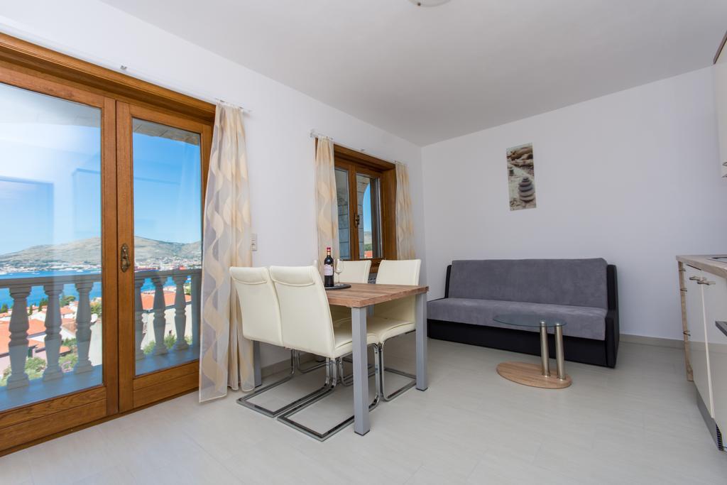 Apartments Bisera Трогир Экстерьер фото
