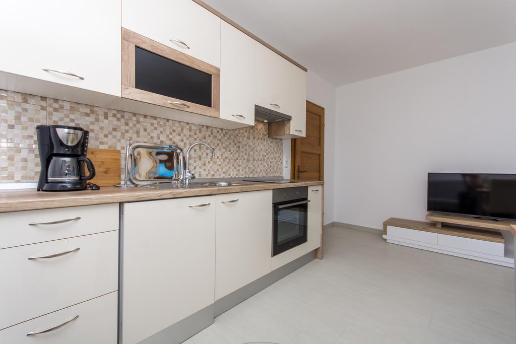 Apartments Bisera Трогир Экстерьер фото