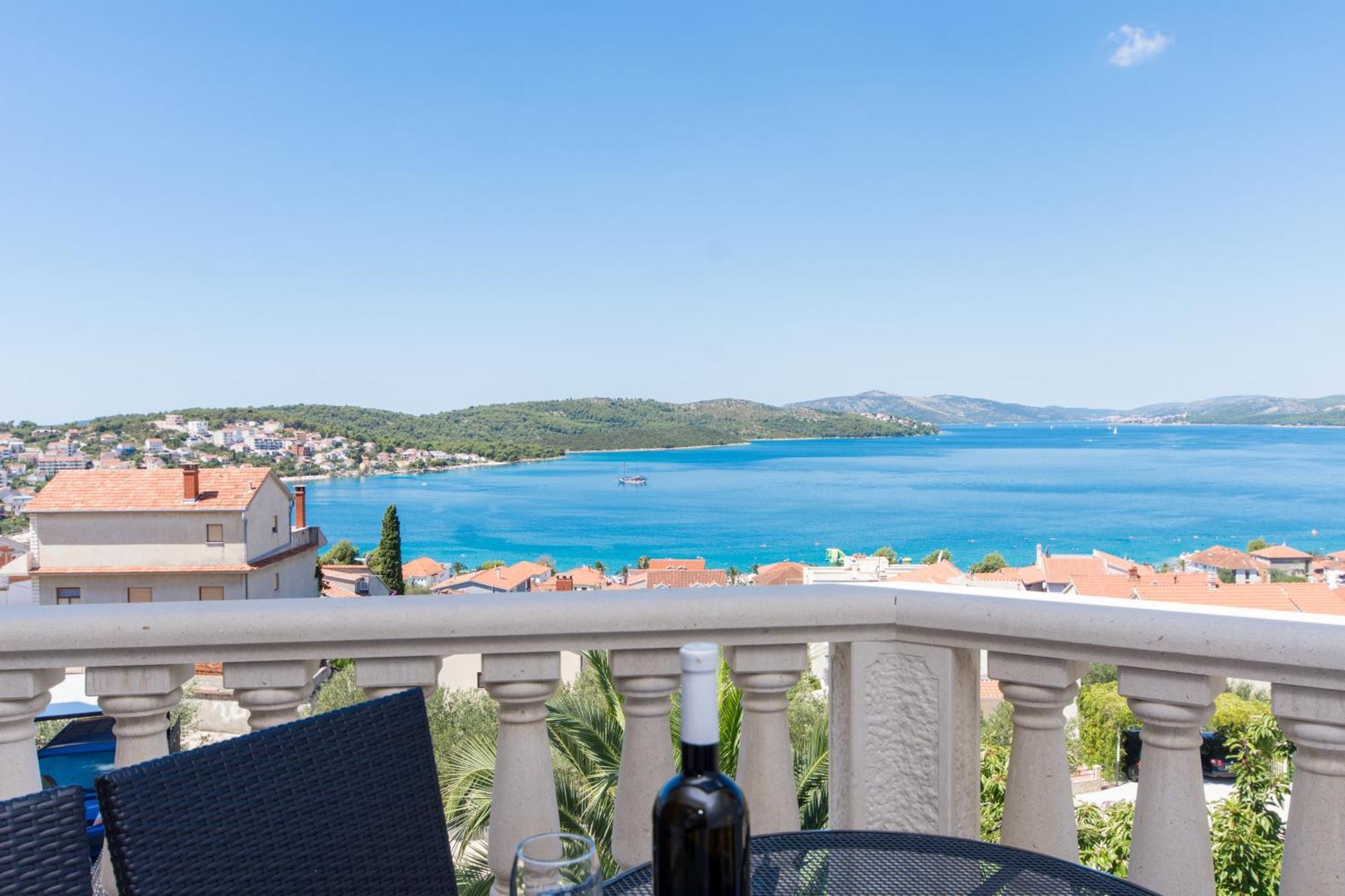 Apartments Bisera Трогир Экстерьер фото