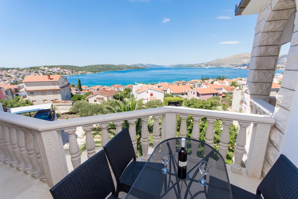Apartments Bisera Трогир Экстерьер фото