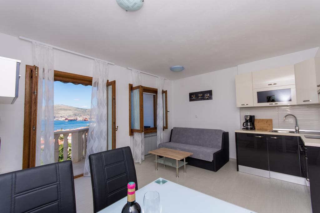 Apartments Bisera Трогир Экстерьер фото
