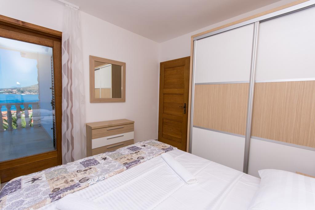 Apartments Bisera Трогир Экстерьер фото