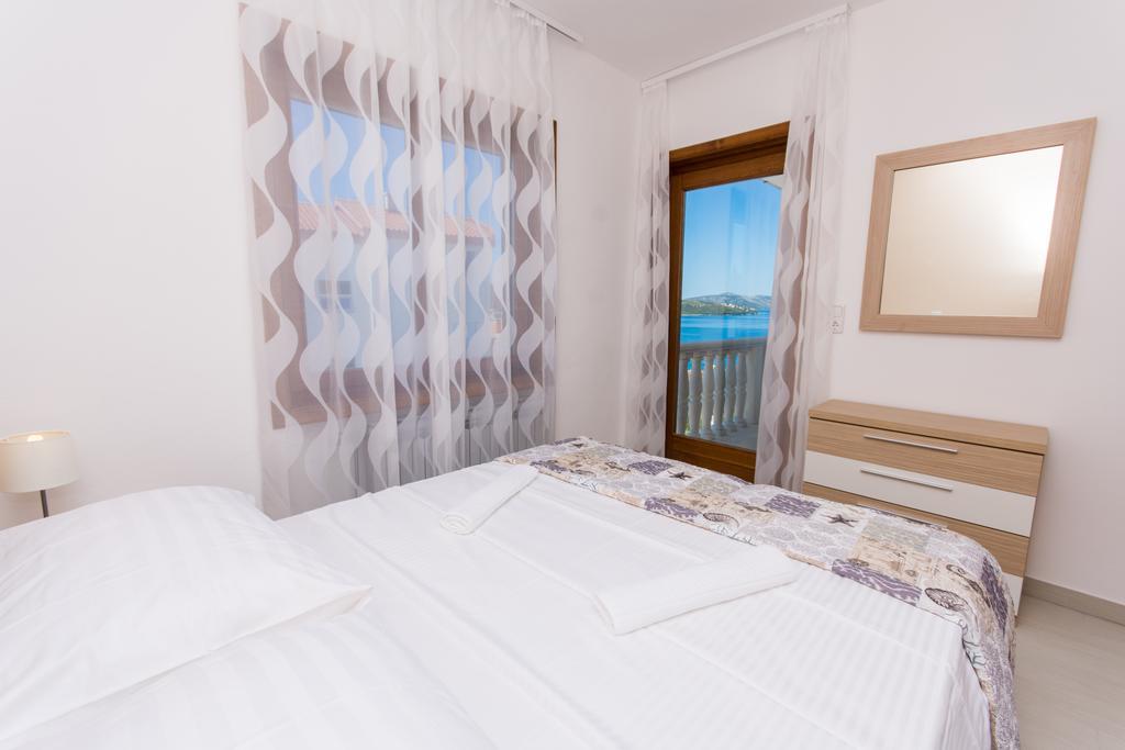 Apartments Bisera Трогир Экстерьер фото
