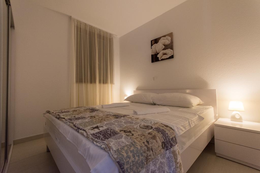 Apartments Bisera Трогир Экстерьер фото
