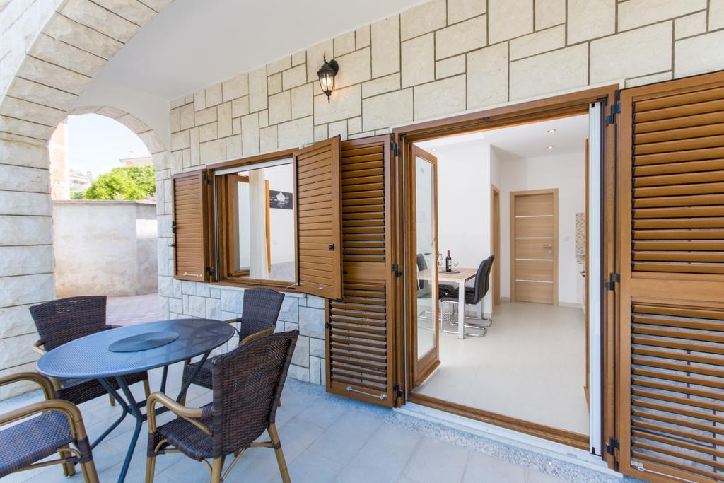 Apartments Bisera Трогир Экстерьер фото
