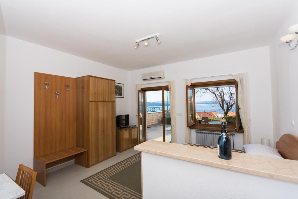 Apartments Bisera Трогир Экстерьер фото
