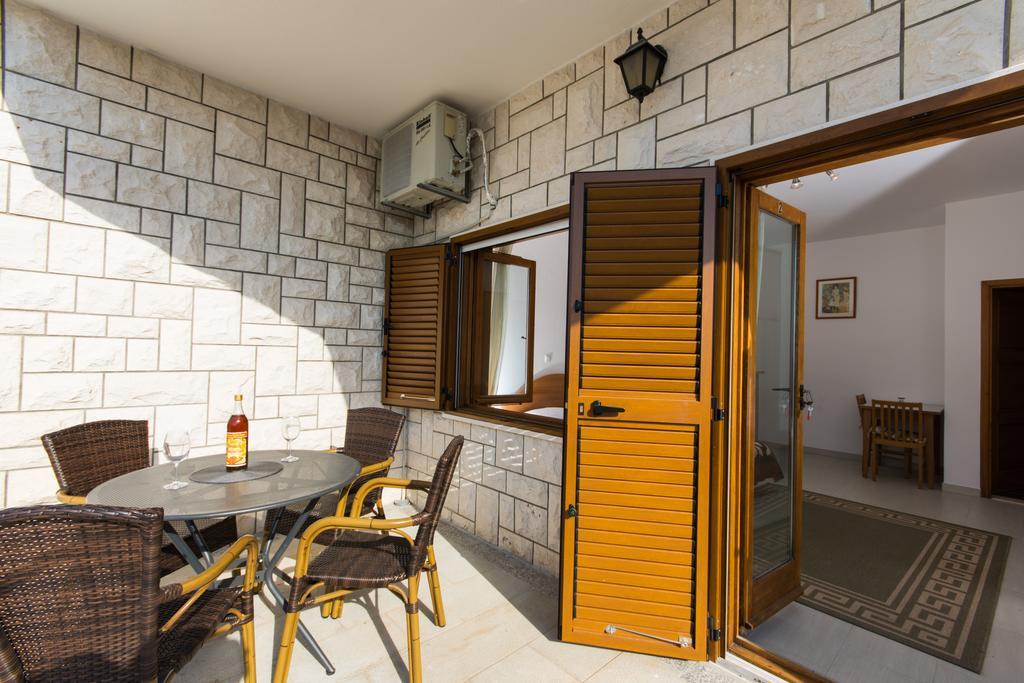 Apartments Bisera Трогир Экстерьер фото
